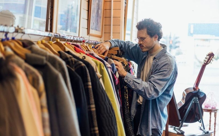 How Do You Know if a Band Tee is Vintage? 7 Tips